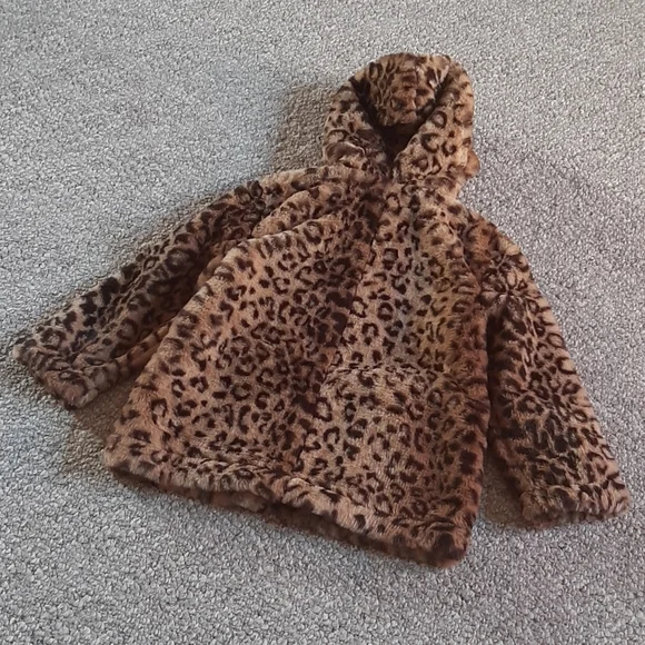 New Girls' Faux Fur Leopard Hooded Zip-Up Coat. - Picture 7 of 12